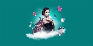 qq22000 APP ဖြင့် Live Casino Baccarat နှင့် Sportsbook တပြိုင်နက် ကစားနေသောမြင်ကွင်း